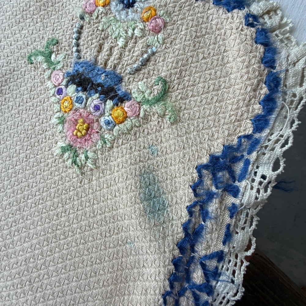 Vintage Hand Embroidered Floral Table Runner Blue White Lace Trim 42 Inch - Picture 7 of 11